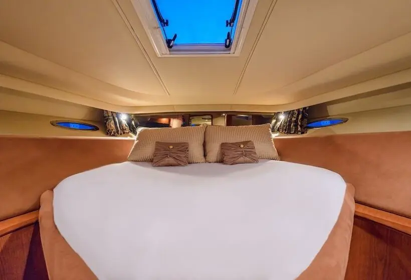 آپارتمان 2 خوابه, Luxury Yacht