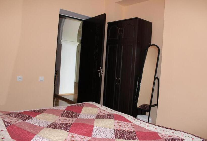 Номер Economy, La Deka Guesthouse