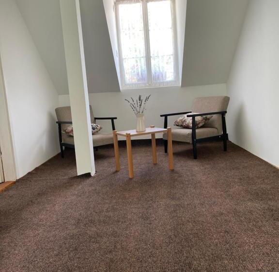 استودیوی استاندارد, Kucica Djukanovic Dobri Potok