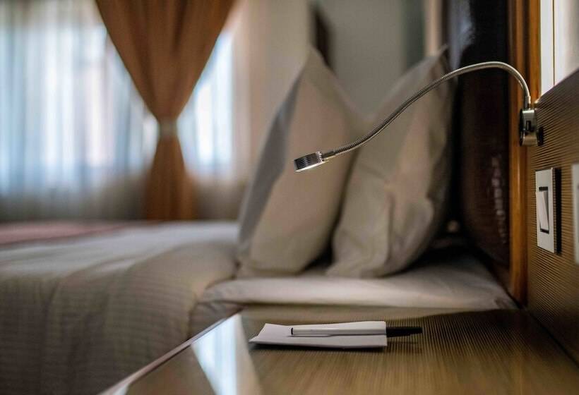 اتاق لوکس, Alphaplus Apartments