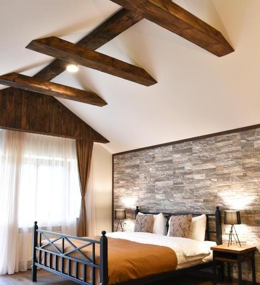 סוויטה עם מרפסת, Kirovi Tun