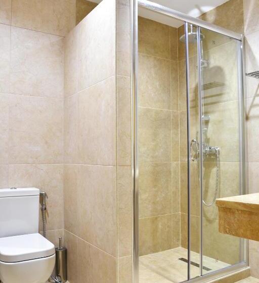 발코니가 있는 스위트, Kirovi Tun