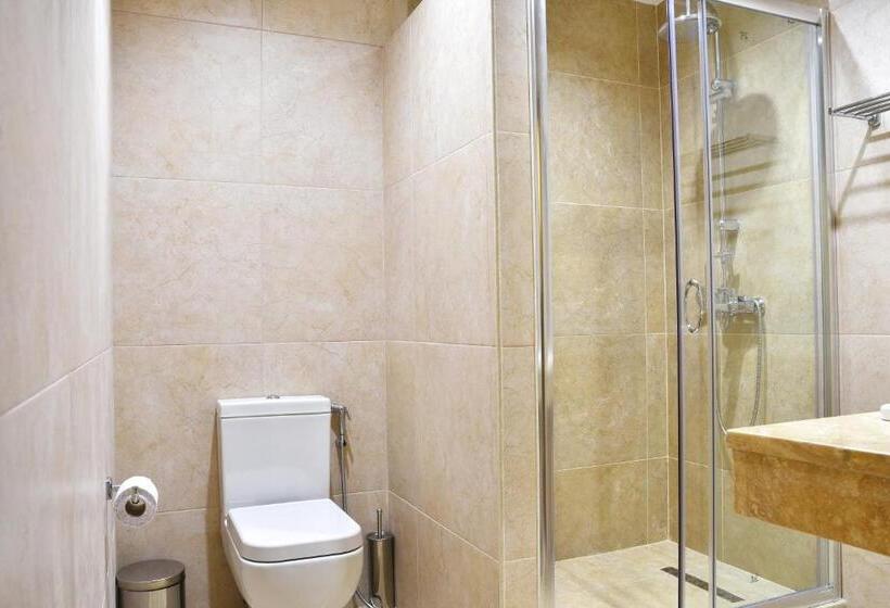 חדר סטנדרט, Kirovi Tun