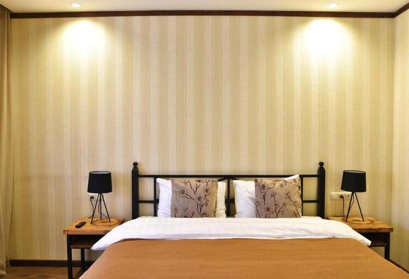 스탠다드 룸, Kirovi Tun