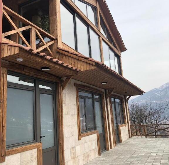 חדר דלוקס, Kirovi Tun