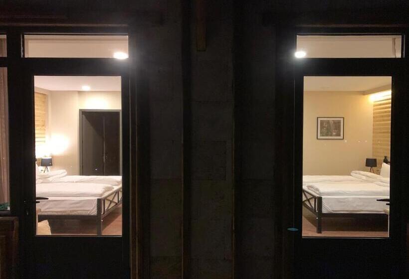 חדר דלוקס, Kirovi Tun