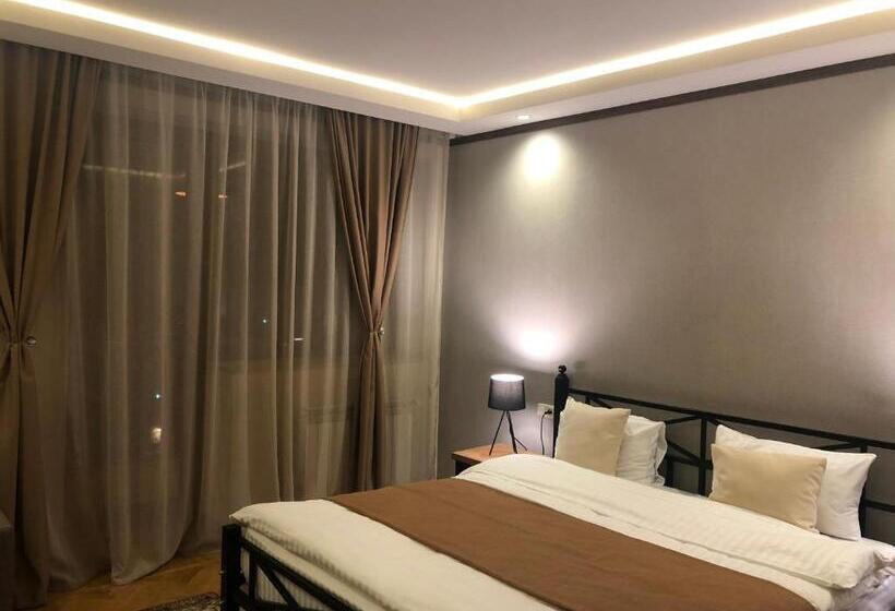 발코니 디럭스 룸, Kirovi Tun