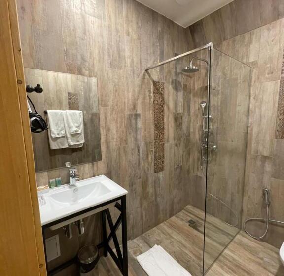 דירת שני חדרים, Kirovi Tun