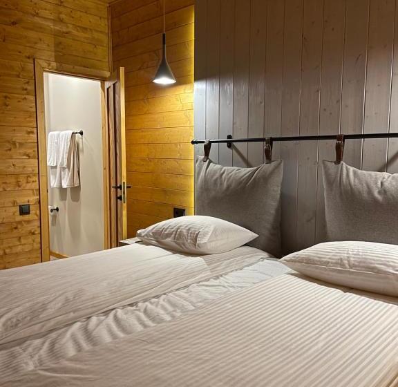 침실 1개 전망 아파트, Kirovi Tun