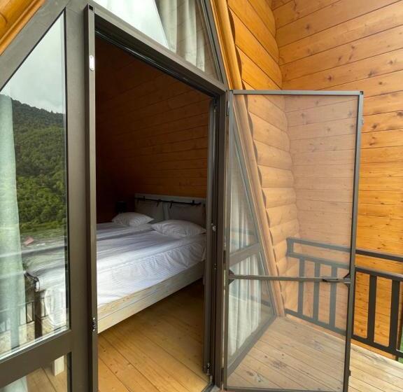 דירה בת חדר שינה 1 עם נוף, Kirovi Tun