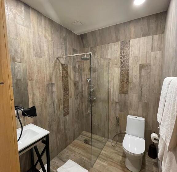 דירה בת חדר שינה 1 עם נוף, Kirovi Tun