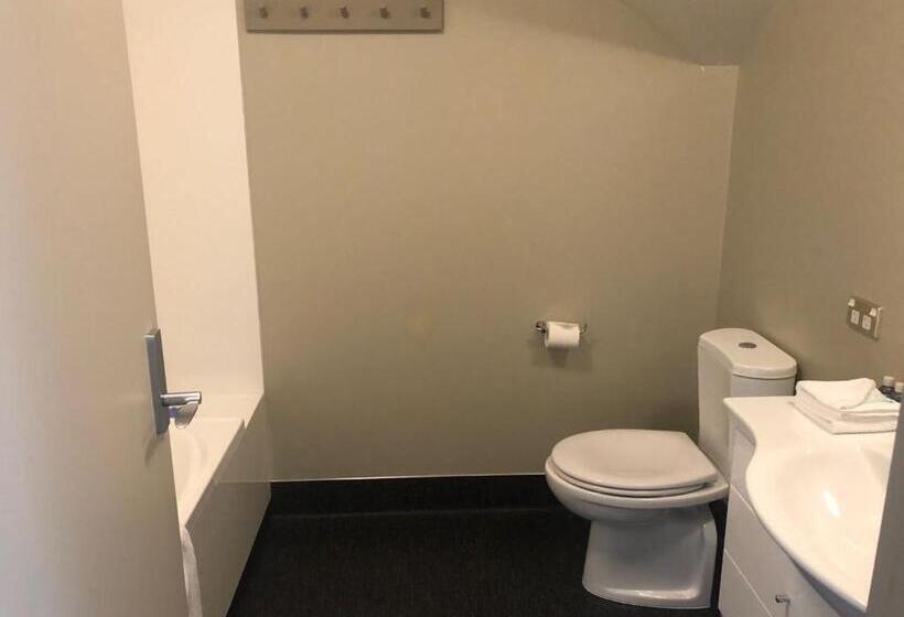 סטודיו דלוקס, Teschemakers Resort