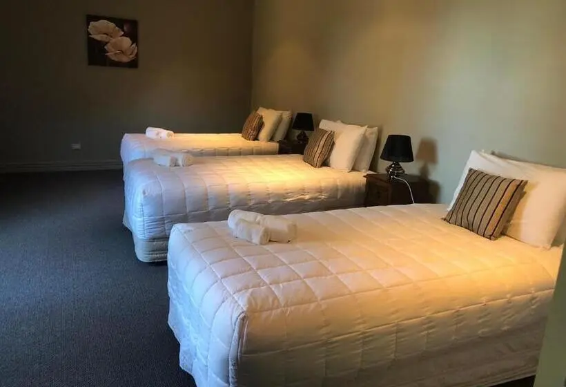 سوییت خانوادگی, Teschemakers Resort