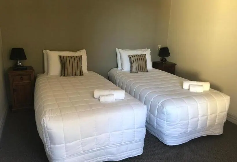 سوییت خانوادگی, Teschemakers Resort