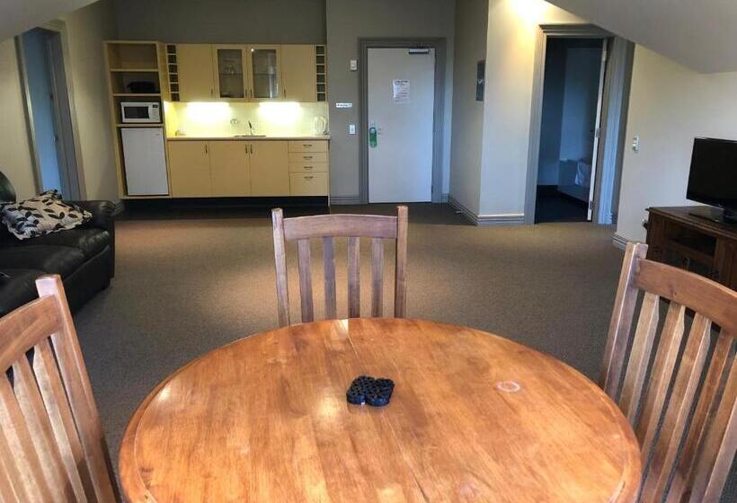 סוויטה משפחתית, Teschemakers Resort