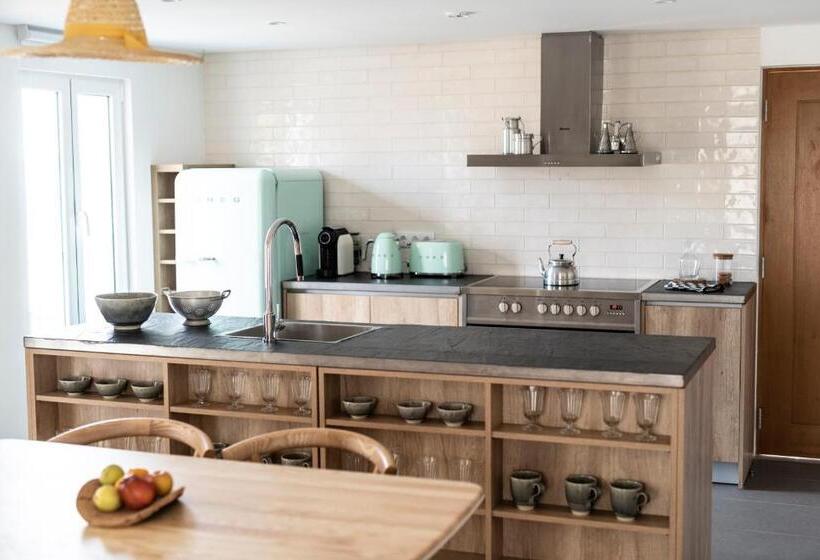 Вилла 2 Спальни, Craveiral Farmhouse By Belong Staying & Feeling