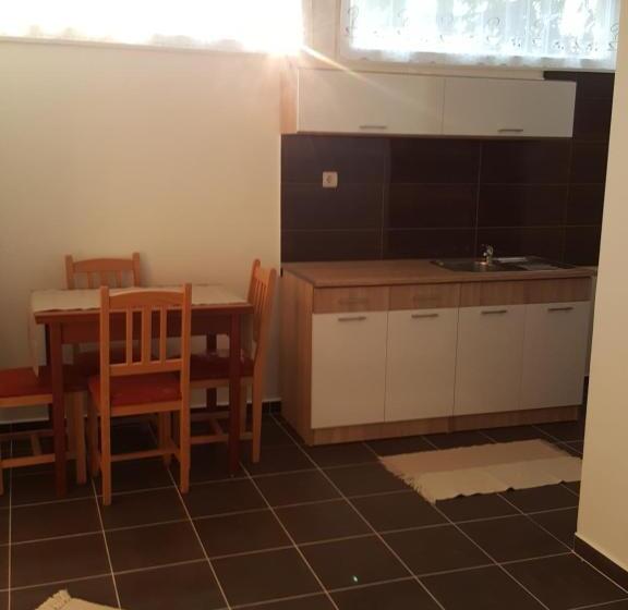 Семейный Номер, Berény Panzió