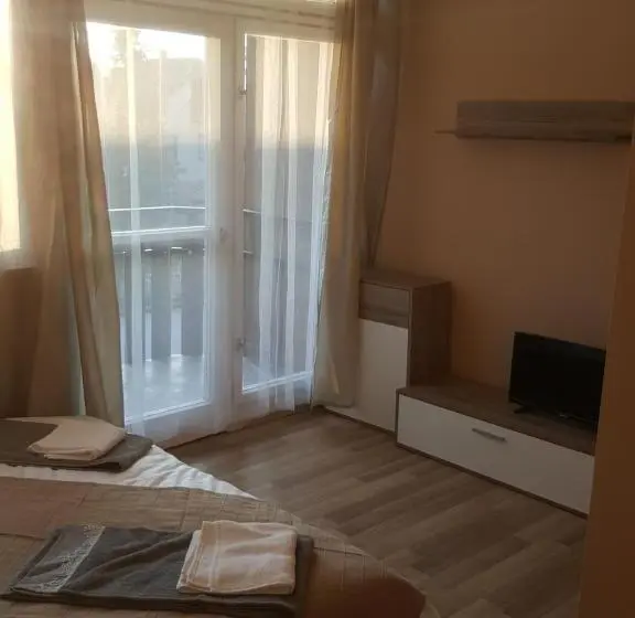 Deluxe-huone Parveke, Berény Panzió