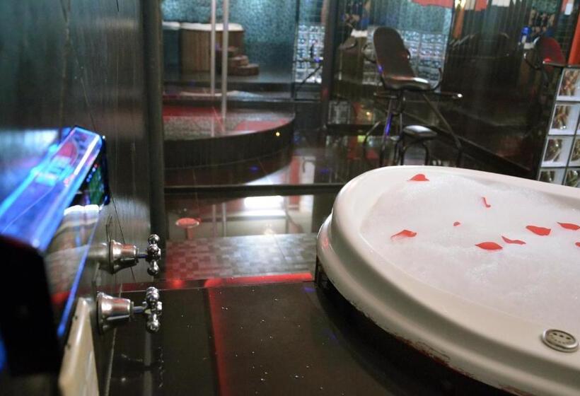 스탠다드 자쿠지 룸, Drops Motel Barretos