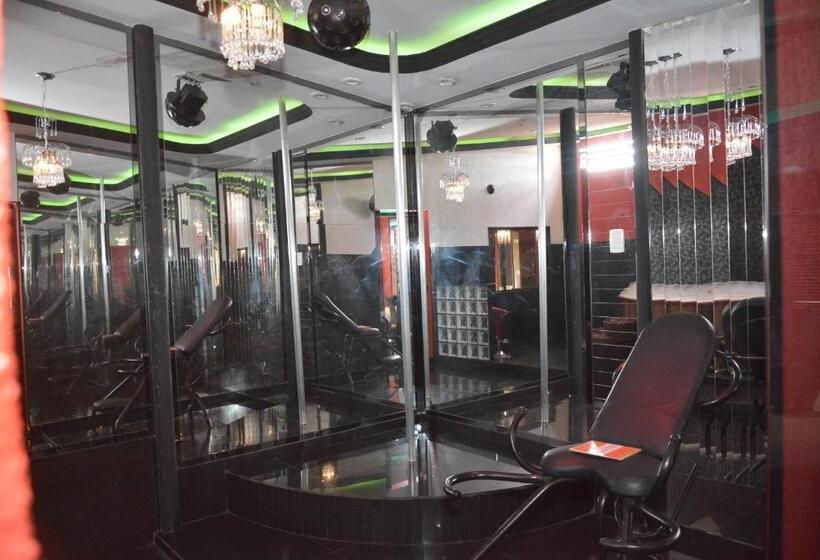 스탠다드 자쿠지 룸, Drops Motel Barretos