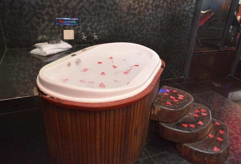 스탠다드 자쿠지 룸, Drops Motel Barretos