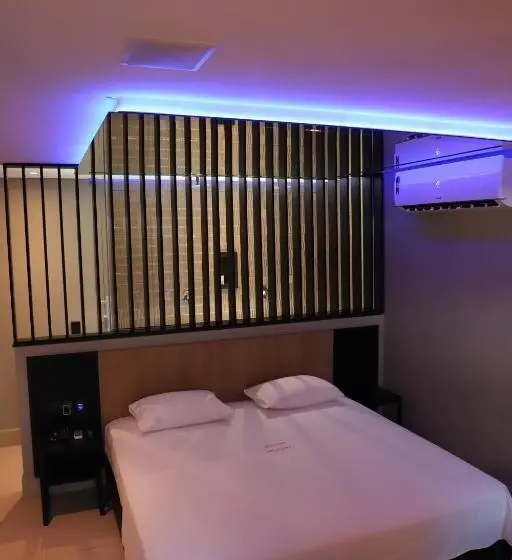 キングサイズベッドのスタンダードルーム, Drops Motel Barretos