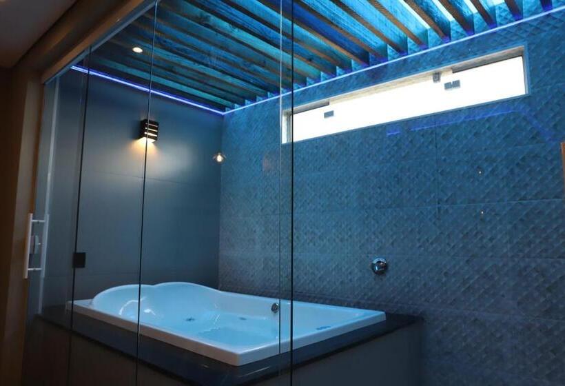 스탠다드 룸 킹사이즈 침대, Drops Motel Barretos