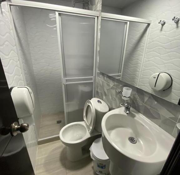 غرفة أساسية ثلاثية, Balmoral