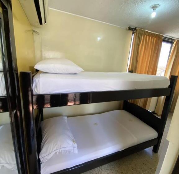 غرفة أساسية ثلاثية, Balmoral