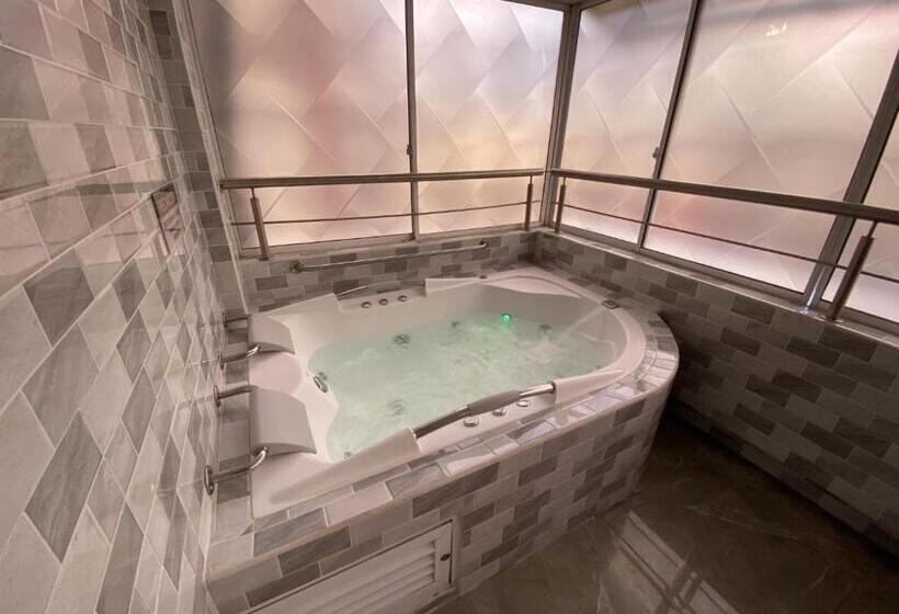 جناح مزود بجاكوزى, Balmoral