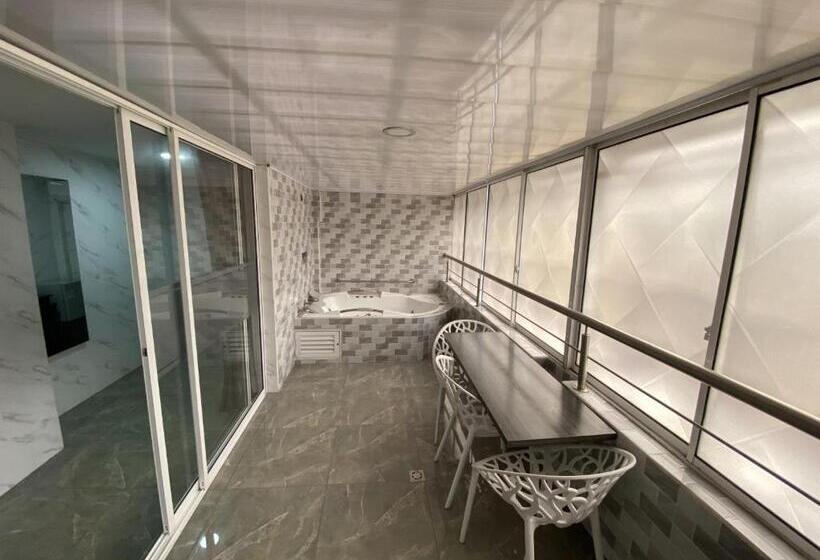 جناح مزود بجاكوزى, Balmoral