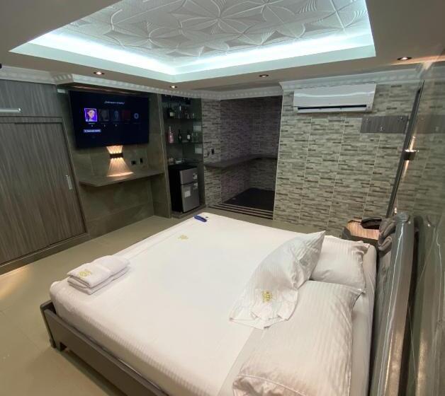 جناح ديلوكس, Balmoral