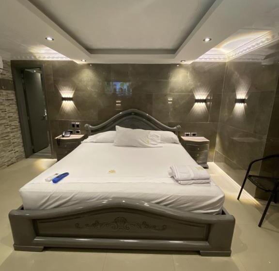 جناح ديلوكس, Balmoral