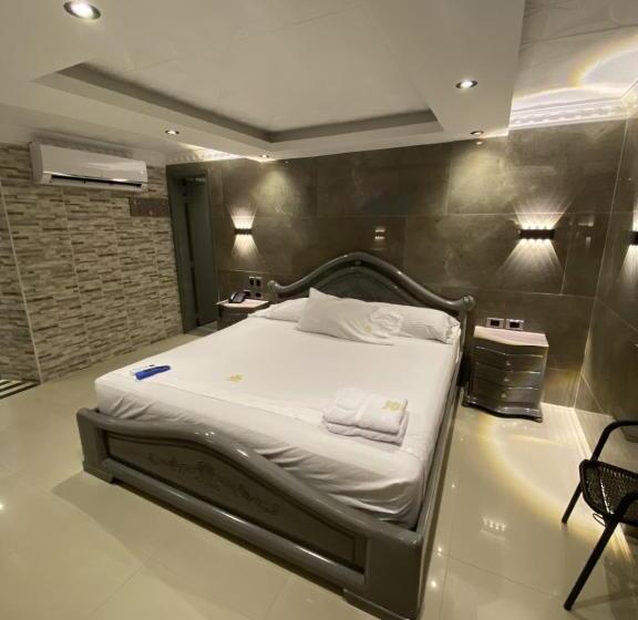 سوییت لوکس, Balmoral