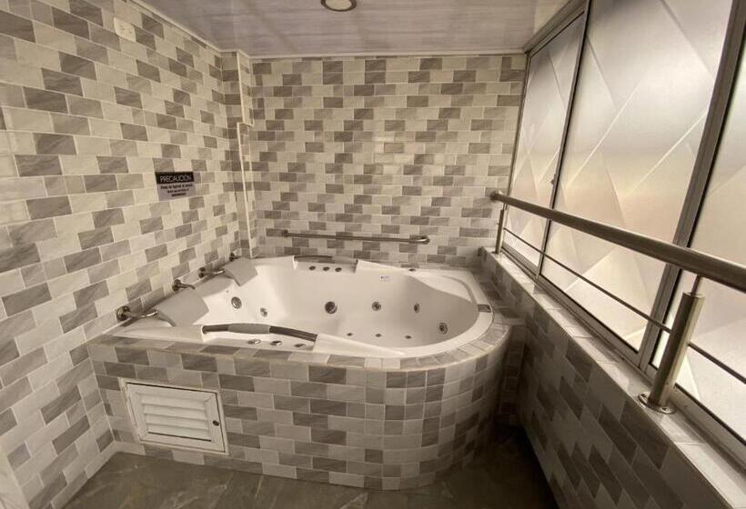 جناح مزود بجاكوزى, Balmoral