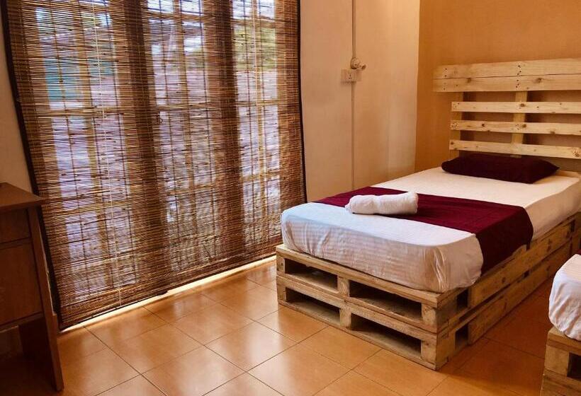 バスルーム共有のシングルスタンダード, Seconds Hostel   Colombo