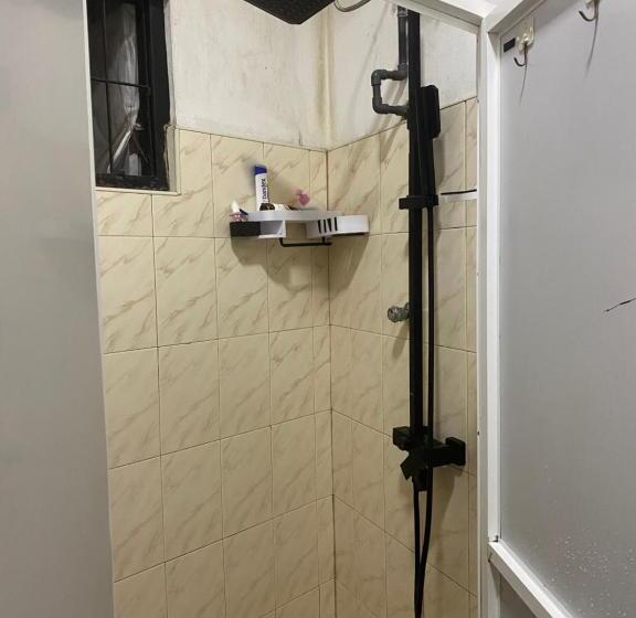 バスルーム共有のシングルスタンダード, Seconds Hostel   Colombo