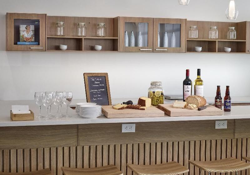 带四张床的标准工作室, Element Edmonton West