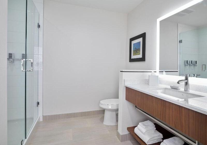 带双人大床的行政管理套房, Element Edmonton West