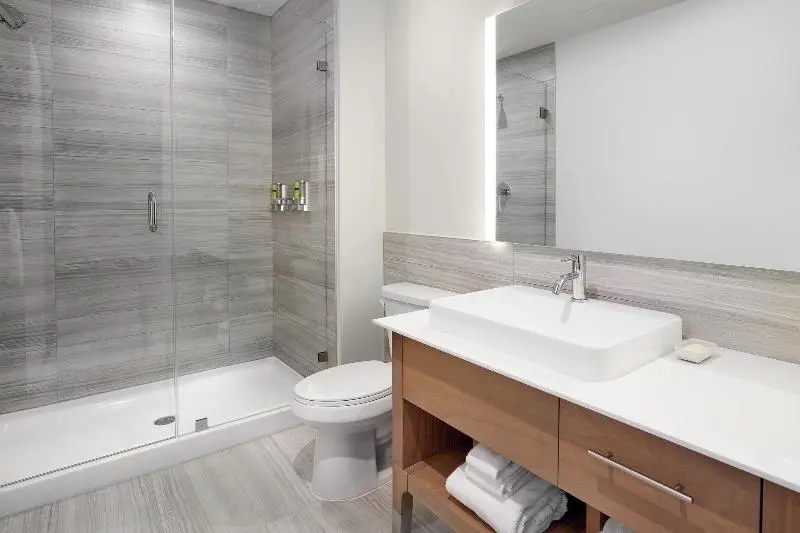 Studio Standard Lit King Size, Element Edmonton West