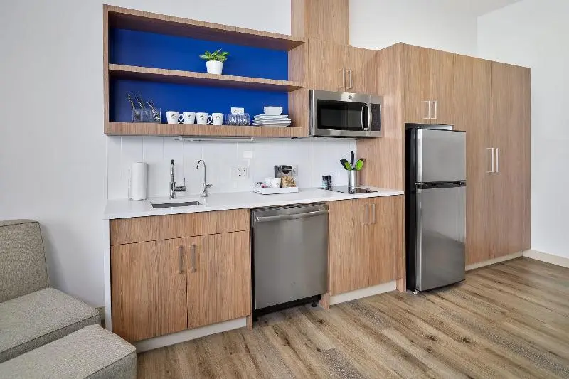 Studio Standard Lit King Size, Element Edmonton West