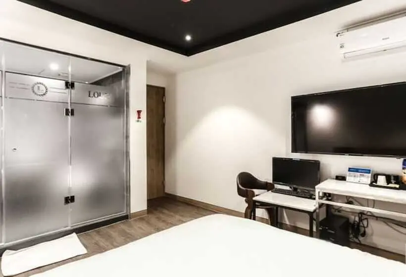Standard-huone, Louis