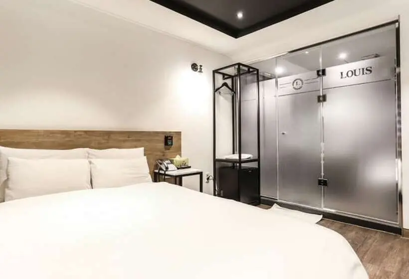 Standard-huone, Louis
