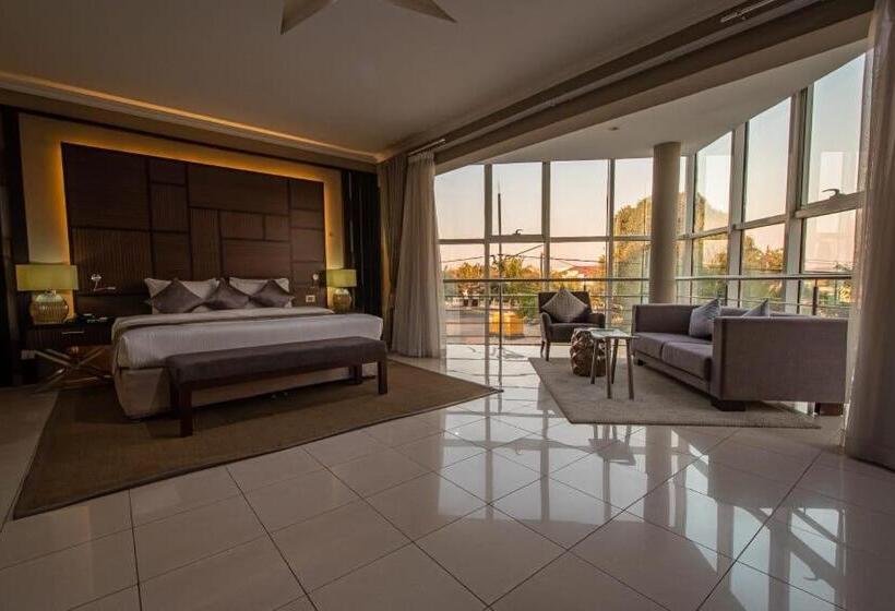 Номер Deluxe, Milenio