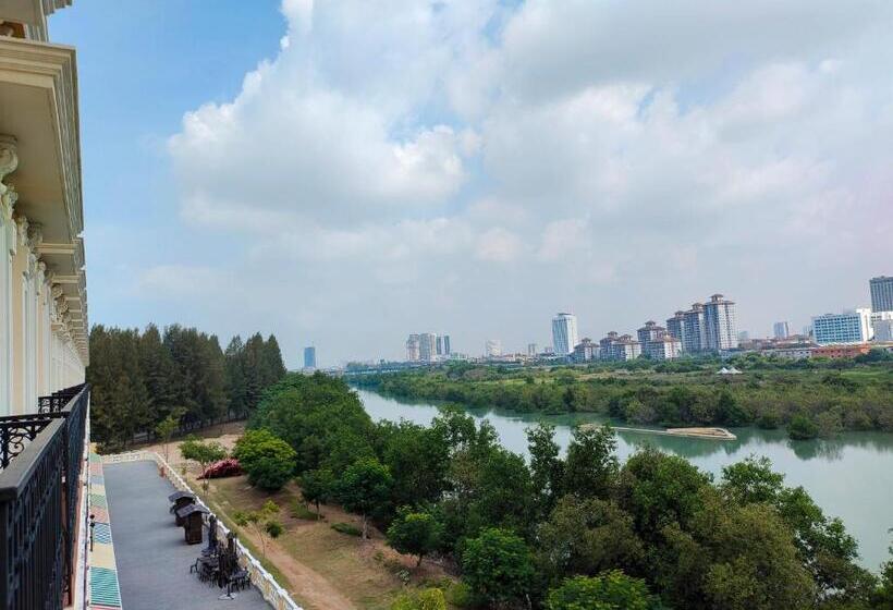 Chambre Triple Supérieure, Riviera Suites Melaka