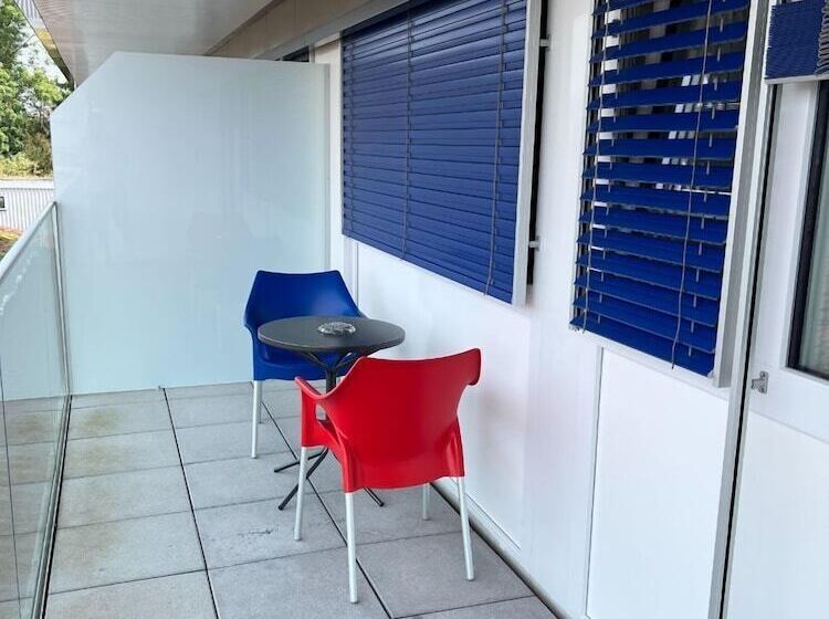 חדר משפחתי, Wego