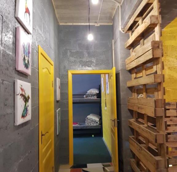 공동 객실, Travel Station