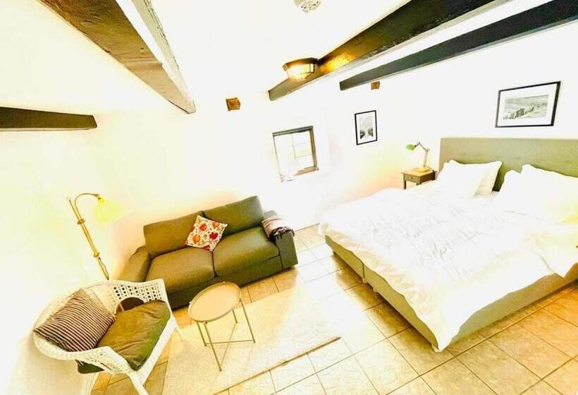 חדר משפחתי, Gårdshotellet