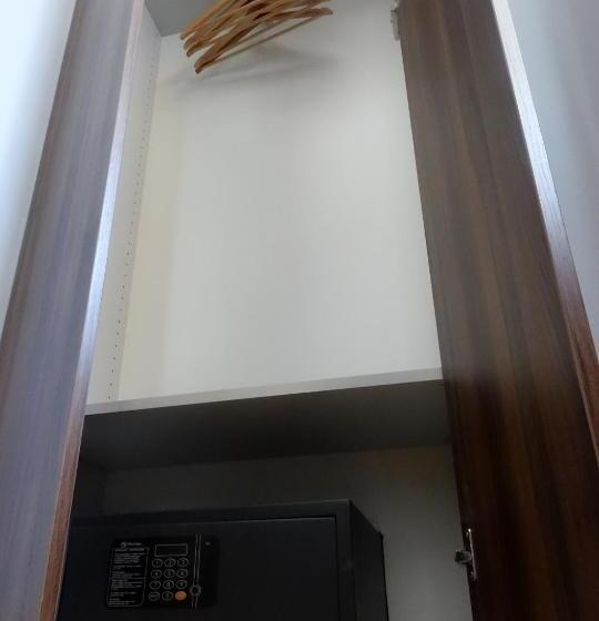 اتاق استاندارد سه نفره, Atelier