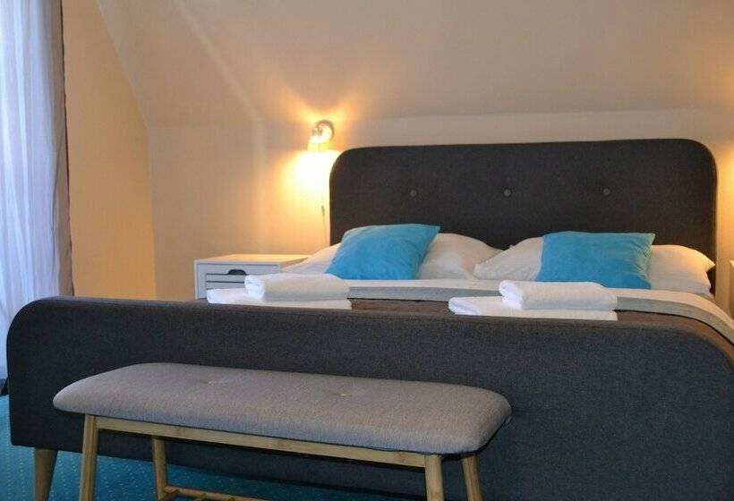 수피리어 스튜디오, Greenwood